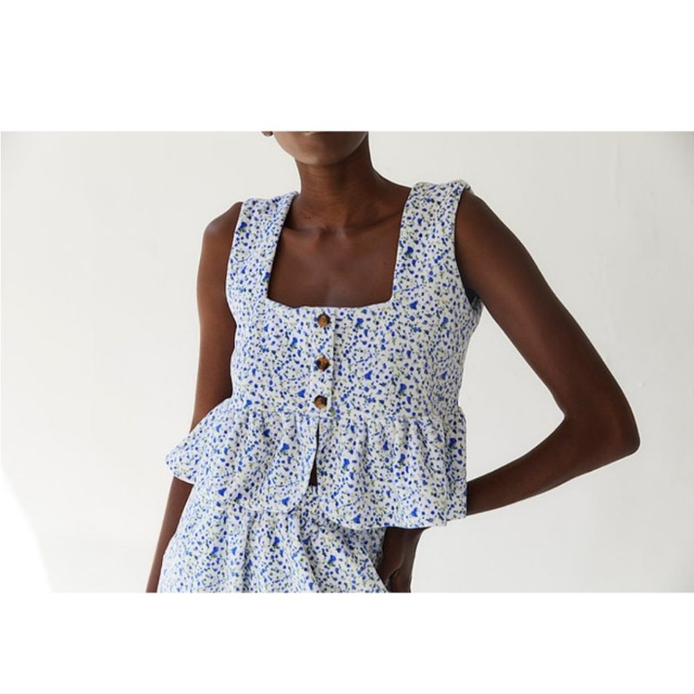 Tach ninfa plush top crop floral flowers white blue babydoll tank